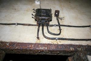 Ligne Maginot - HOCHWALD - (Ouvrage d'artillerie) - Système d'alerte aux gaz 
Coffret de relayage pour Avertisseur sonore (Klaxon)