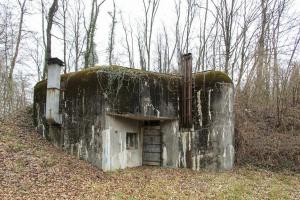 Ligne Maginot - GRASERSLOCH - (Abri) - Le coffre d'entrée Ouest avec les cheminées d'évacuation des fumées et gaz de l'usine éléctrique