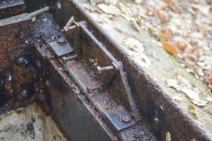 Ligne Maginot - H5 ( Chambre de coupure ) - Détail du support de la serrure de la trappe