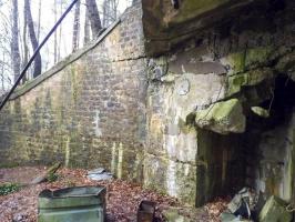 Ligne Maginot - HOCHWALD C2 ( Casemate d'infanterie ) - Vue depuis la chambre de tir, en bas à droite, l'issue de secours