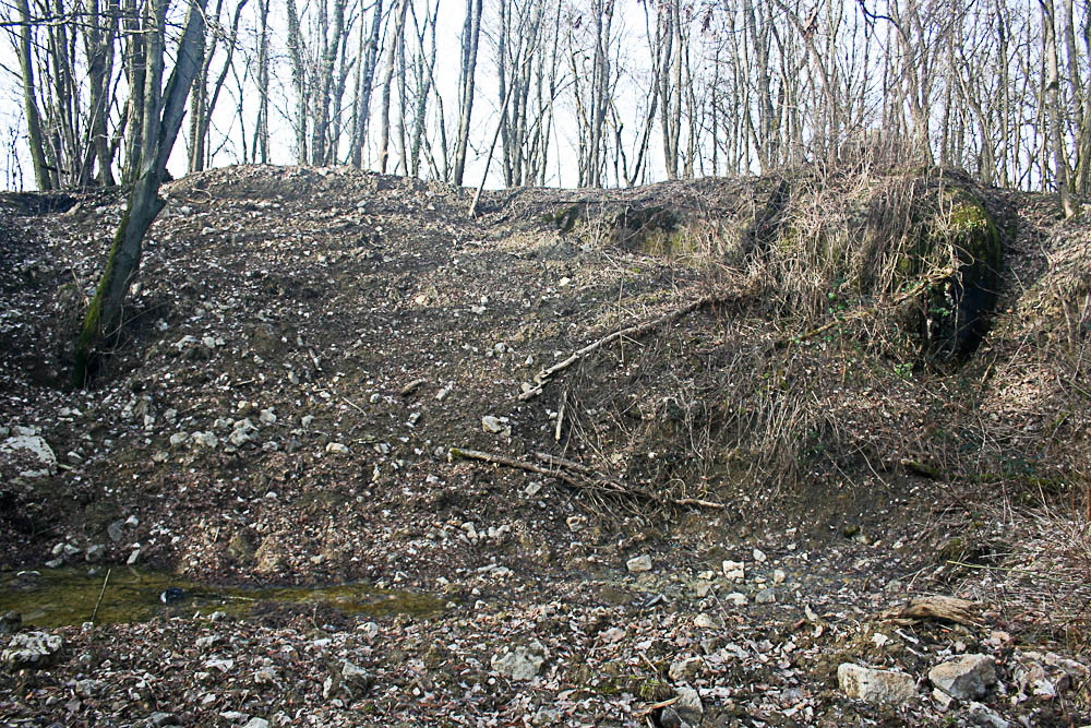 Ligne Maginot - SOETRICH - A11 - (Ouvrage d'artillerie) - Entrée des hommes
Le bloc disparaît presqu'entièrement sous les gravas