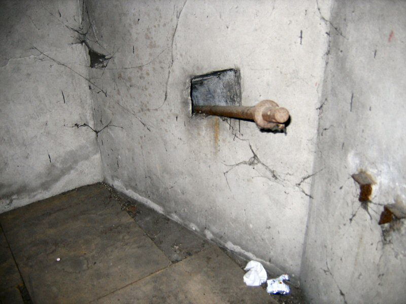 Ligne Maginot - 420D - ROUTE DU RHIN - (Blockhaus pour canon) - Commande de la barrière - Les Gardiens du Rhin