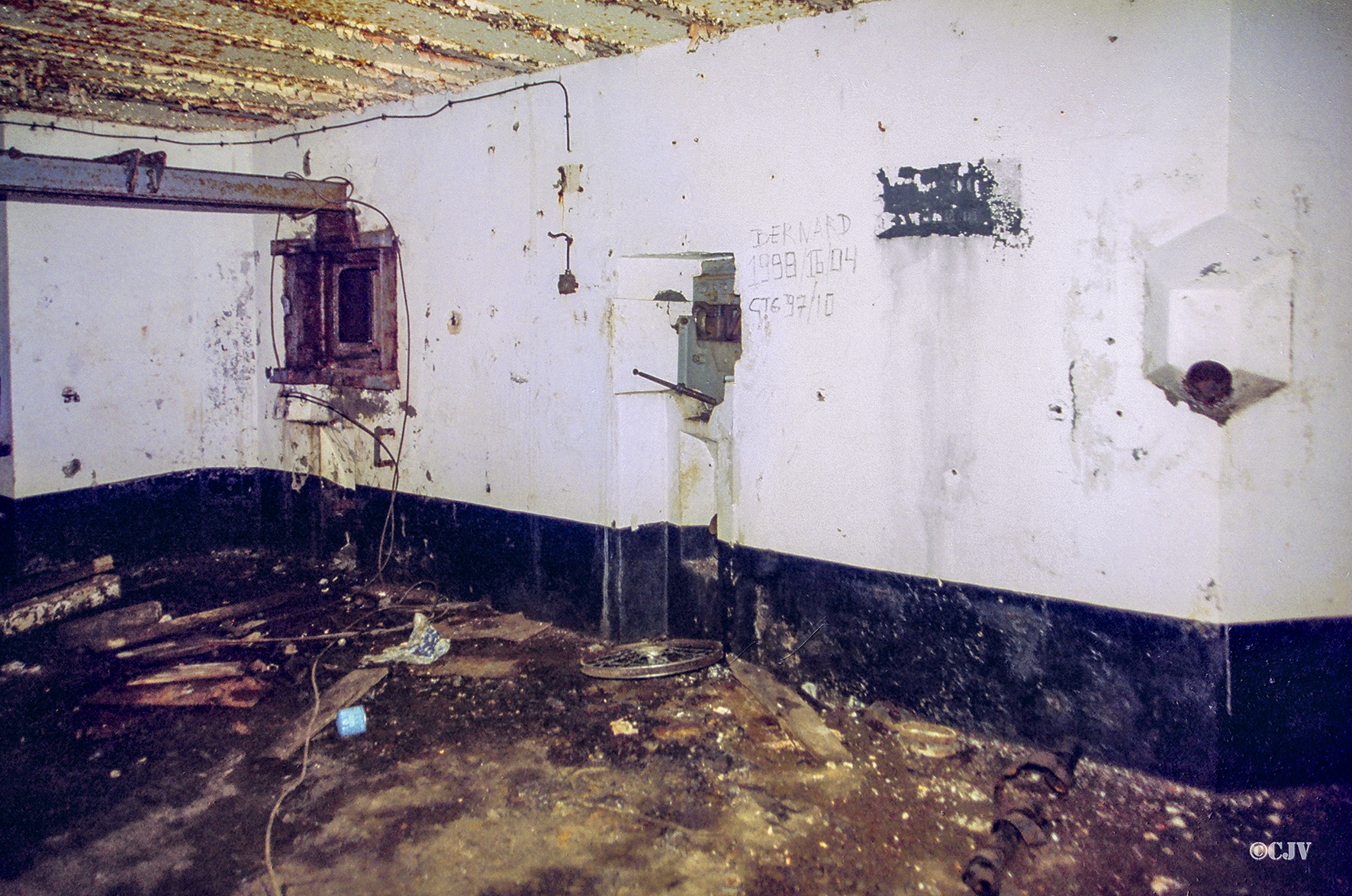 Ligne Maginot - SOETRICH - A11 - (Ouvrage d'artillerie) - Entrée des hommes
Chambre de tir - Lia VERMEULEN