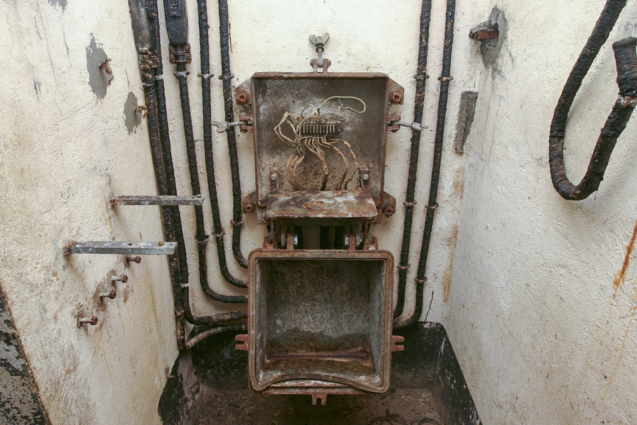 Ligne Maginot - SOETRICH - A11 - (Ouvrage d'artillerie) - Bloc 2
Le central téléphonique du bloc
Carter étanche pour standard à 8 directions TM 32