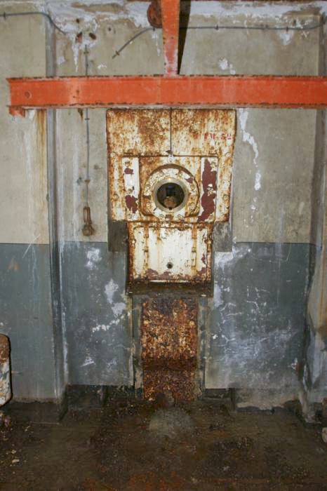 Ligne Maginot - SOETRICH - A11 - (Ouvrage d'artillerie) - Bloc 3
Etage intermédiaire, casemate des mortiers de 81 mm