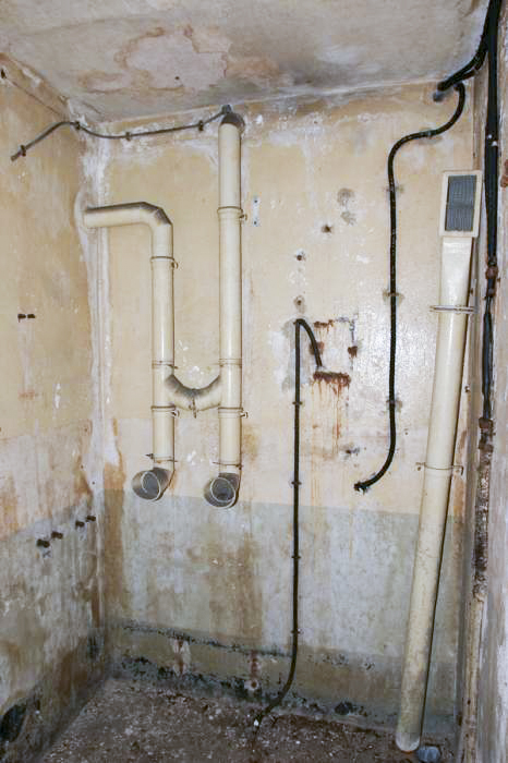 Ligne Maginot - SOETRICH - A11 - (Ouvrage d'artillerie) - Bloc 3
Bureau des observateurs d'artillerie
Les tubes acoustiques reliant les deux cloches GFM utilisées comme observatoire d'artillerie - ZEIG Marc