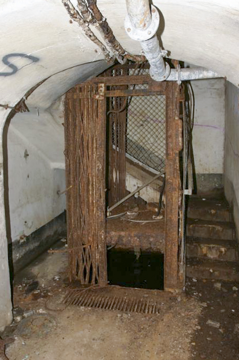 Ligne Maginot - SOETRICH - A11 - (Ouvrage d'artillerie) - Bloc 3
Le bas du bloc, le monte-charge