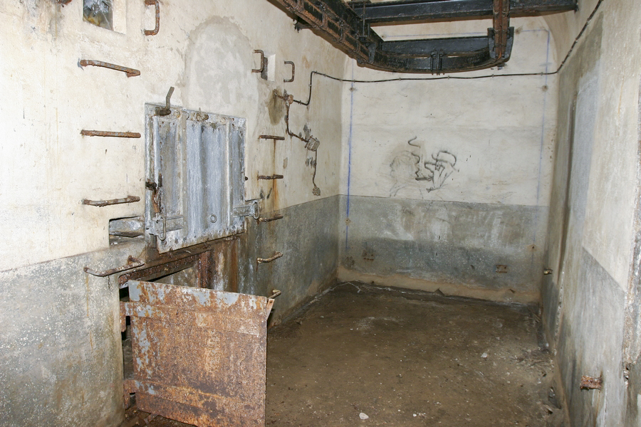 Ligne Maginot - SOETRICH - A11 - (Ouvrage d'artillerie) - Bloc 4
Pied du bloc, le receptacle à douilles