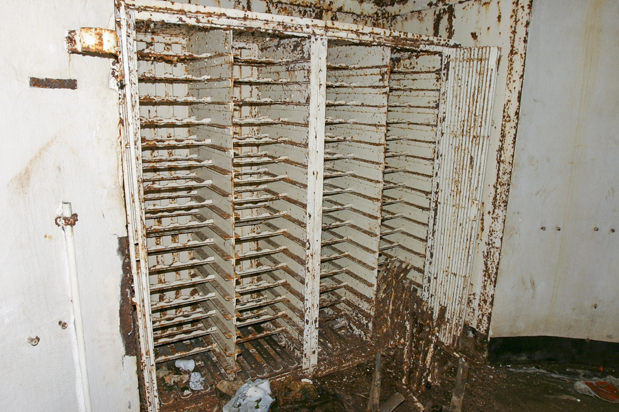 Ligne Maginot - SOETRICH - A11 - (Ouvrage d'artillerie) - Bloc 5
Etage supérieur - La tourelle de 75 mm, les casiers à munitions au pied de la tourelle destinés au premiers coups - ZEIG Marc