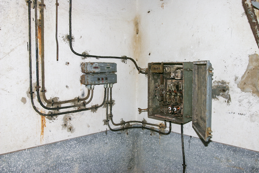 Ligne Maginot - SOETRICH - A11 - (Ouvrage d'artillerie) - Bloc 5
Pied du bloc, Système de télé-commande de la ventilation du bloc.