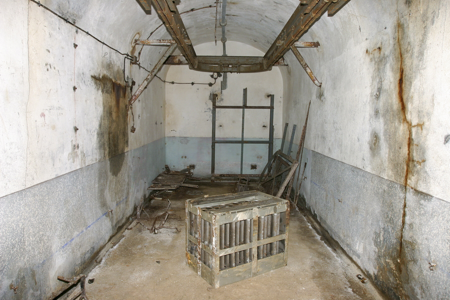 Ligne Maginot - SOETRICH - A11 - (Ouvrage d'artillerie) - Bloc 5
Dessous du bloc - Magasin M2
Local des casiers vides.