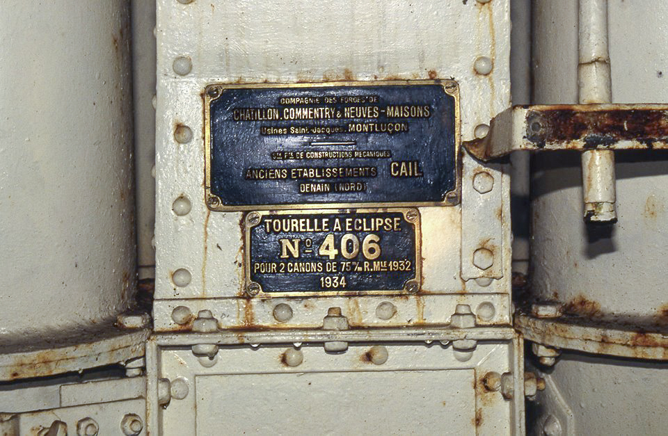 Ligne Maginot - SOETRICH - A11 - (Ouvrage d'artillerie) - Bloc 6
Plaque de la tourelle de 75R32.