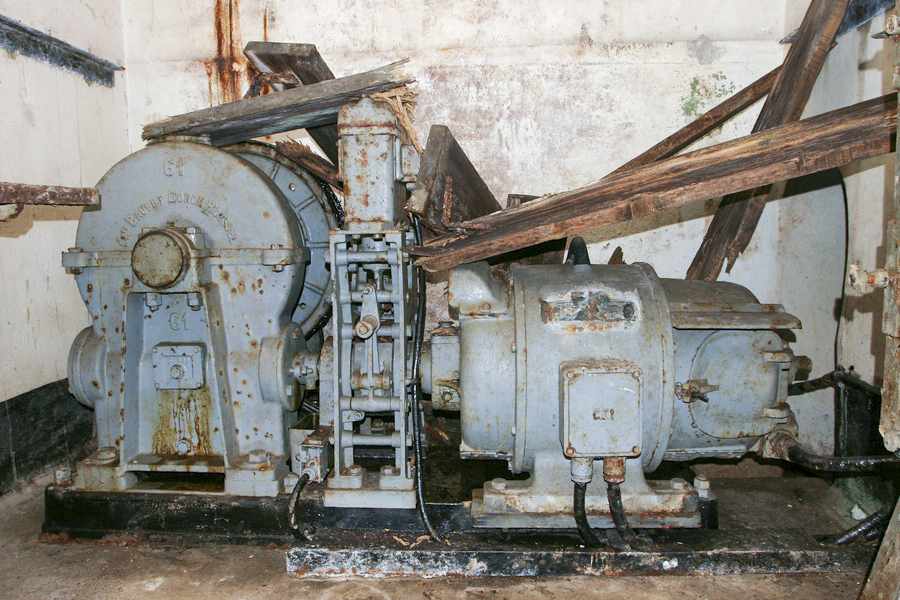Ligne Maginot - SOETRICH - A11 - (Ouvrage d'artillerie) - Bloc 6
Le bas du bloc, machinerie du monte-charge BDR (Baudet Donon Roussel)