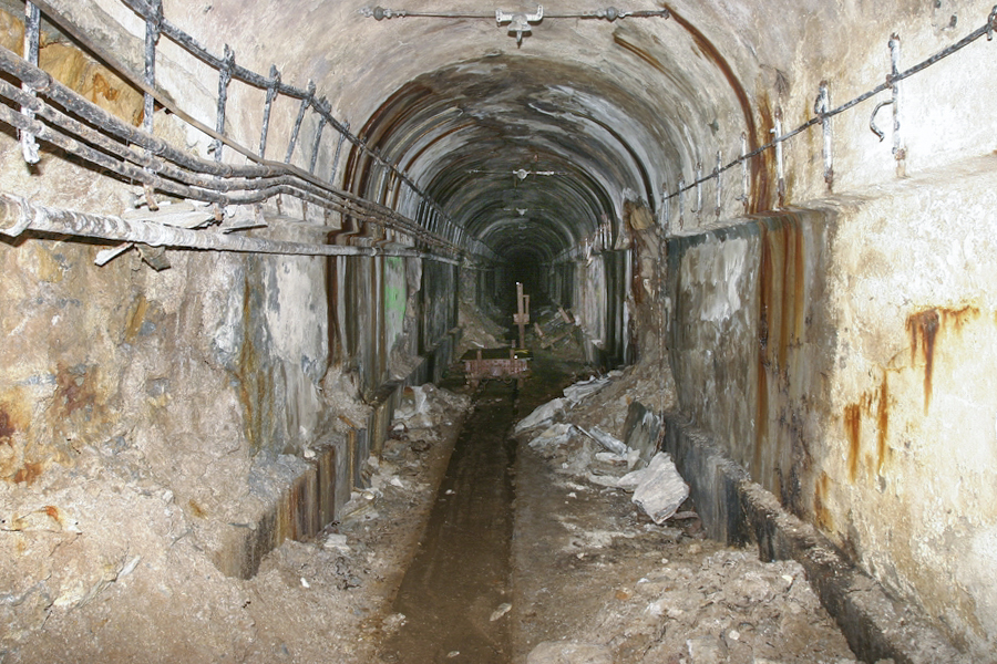 Ligne Maginot - SOETRICH - A11 - (Ouvrage d'artillerie) - Galeries de l'ouvrage
Les parements d'une grande partie des galeries et des locaux de l'ouvrage sont en train de se déliter du fait de la nature du terrain dans lequel celui ci a été construit. A terme il se repliera sur lui même