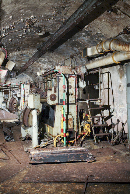 Ligne Maginot - SOETRICH - A11 - (Ouvrage d'artillerie) - Usine électrique
Vestige des groupes SGCM 3 cylindres de 150 chevaux.