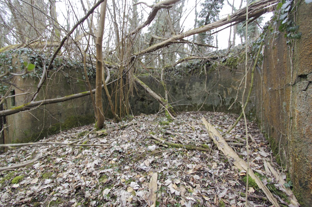 Ligne Maginot - BATTERIE DES PAYSANS - (Cuve pour canon) - Emplacement de pièce
Selon les sources des canons en bois, des leurres, auraient été en place.