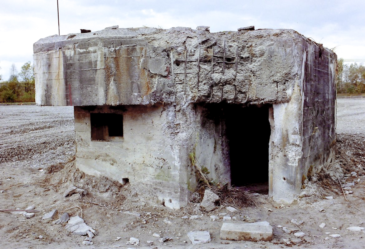 Ligne Maginot - BAUERNGRUNDWASSER Sud-Ouest 3 - Le bloc peu avant sa destruction en 1991 - Alain Perouffe