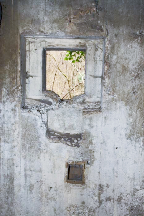 Ligne Maginot - BAUERNGRUNDWASSER - (Blockhaus pour arme infanterie) - Chambre de tir Ouest
Créneau FM de défense de l'entrée