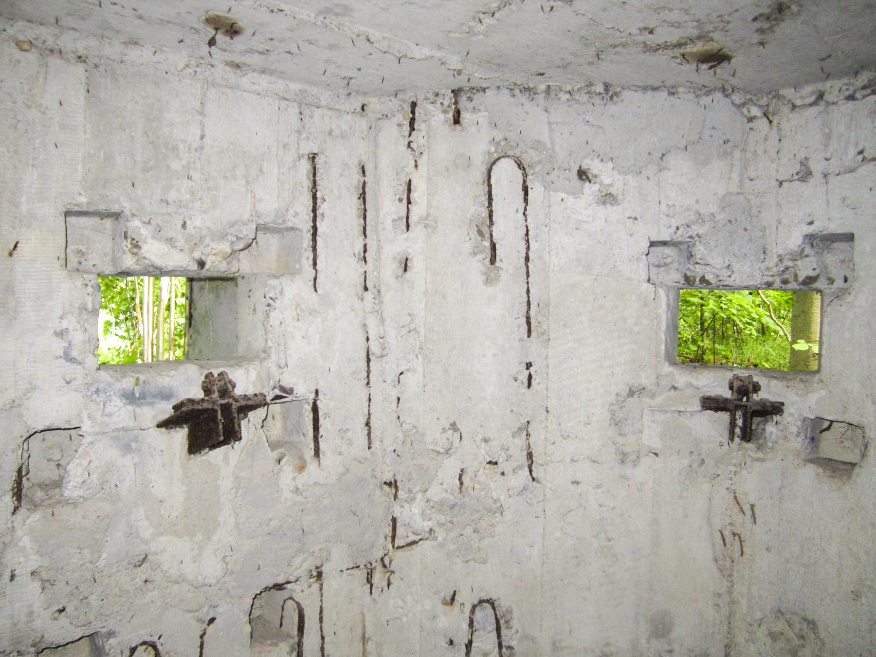Ligne Maginot - BLAUELSANDKOEPFEL - (Blockhaus pour arme infanterie) - Chambre de tir - créneau frontal et latéral droit
