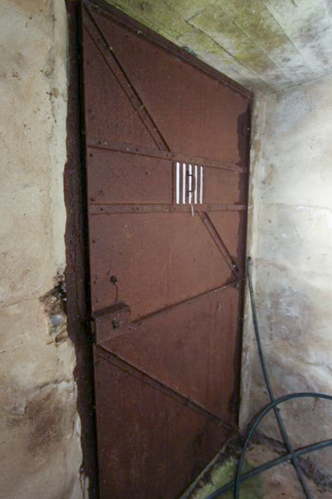 Ligne Maginot - DALHUNDEN EST - (PC de Sous-Quartier) - L'entrée de l'abri - Les Gardiens du Rhin