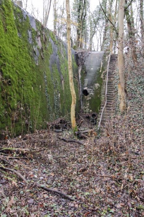 Ligne Maginot - FORT DUCROT - (PC de Secteur) - La carapace bétonnée qui protège le PC
