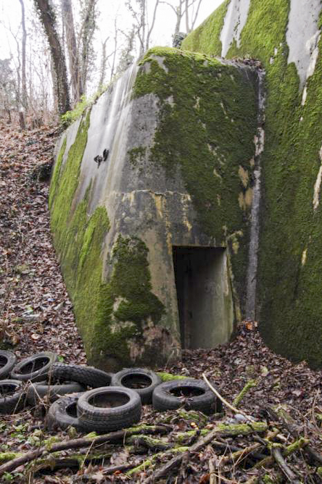Ligne Maginot - FORT DUCROT - (PC de Secteur) - L'accès à la cour depuis le PC