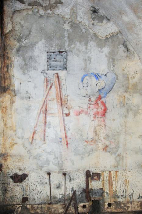 Ligne Maginot - FORT DUCROT - (PC de Secteur) - Peinture murale de la fin des années 1930 (le long métrage de Walt Disney 'Blanche neige et les sept nains' est sorti en France en mai 1938)