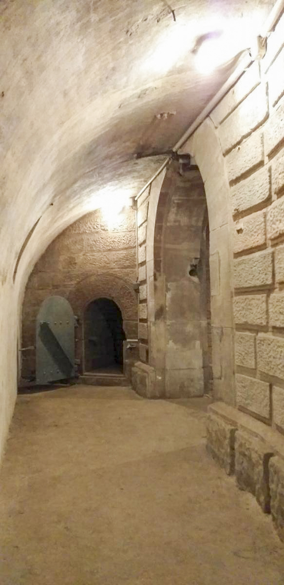 Ligne Maginot - FORT DUCROT - (PC de Secteur) - Entrée de la poudrière à l'extrémité de la galerie