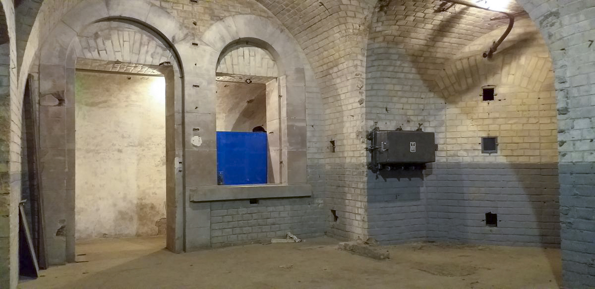 Ligne Maginot - FORT DUCROT - (PC de Secteur) - Laboratoire d'artillerie employé comme PC
Salle des transmissions