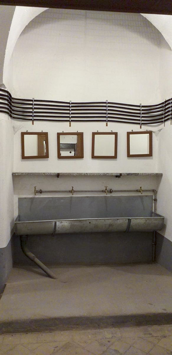 Ligne Maginot - FORT DUCROT - (PC de Secteur) - Lavabo
