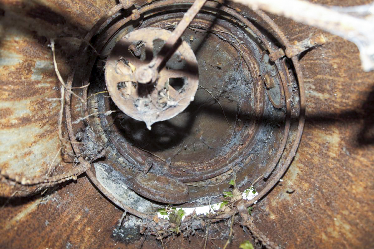 Ligne Maginot - FORT HOCHE - (Casernement) - La cloche avec le créneau percé sous la calotte - A. SCHOEN