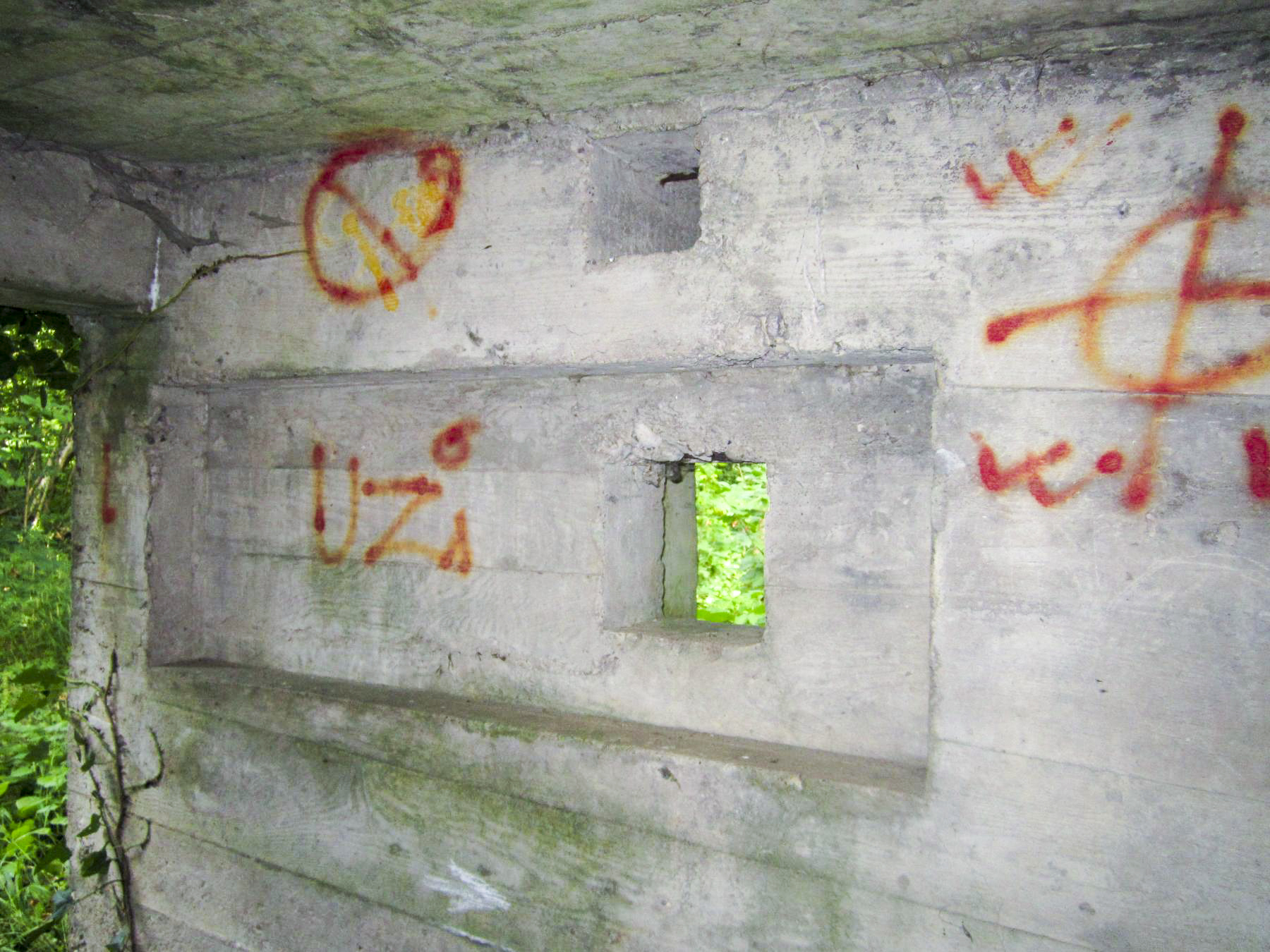 Ligne Maginot - HAUTE DIGUE 5 - (Blockhaus pour arme infanterie) - Créneau gauche de défense rapprochée de l'entrée - G.Fuchs