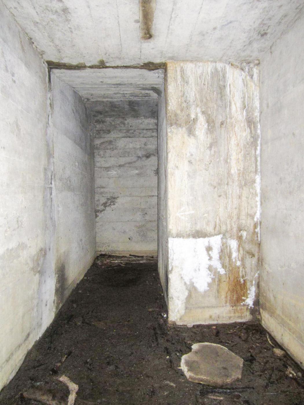 Ligne Maginot - HAUTE DIGUE 5 - (Blockhaus pour arme infanterie) - Accès à la chambre de tir, à l'extrémité de la galerie - G.Fuchs