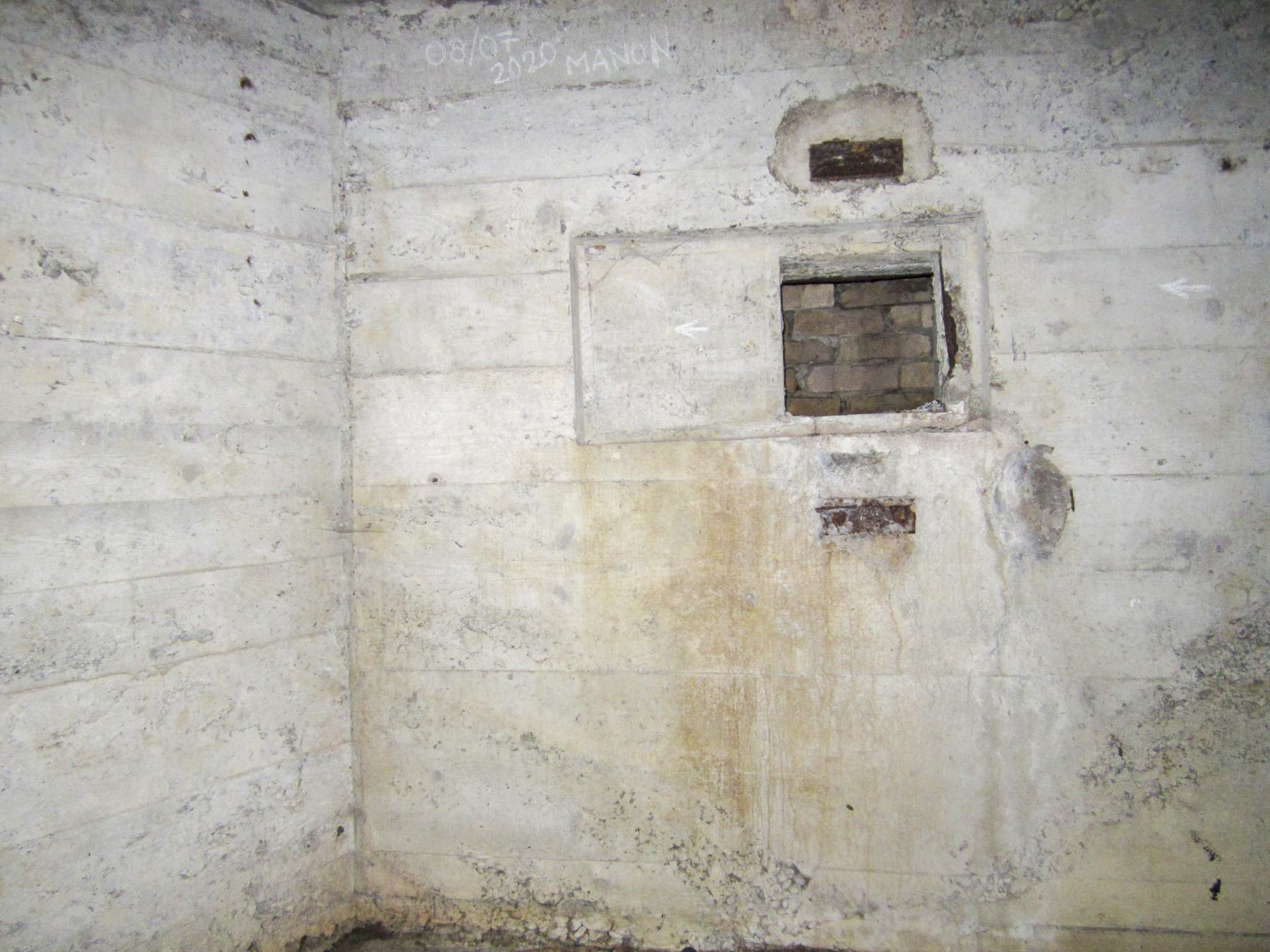 Ligne Maginot - HAUTE DIGUE 5 - (Blockhaus pour arme infanterie) - Chambre de tir
Créneau mitrailleuse droit - G.Fuchs