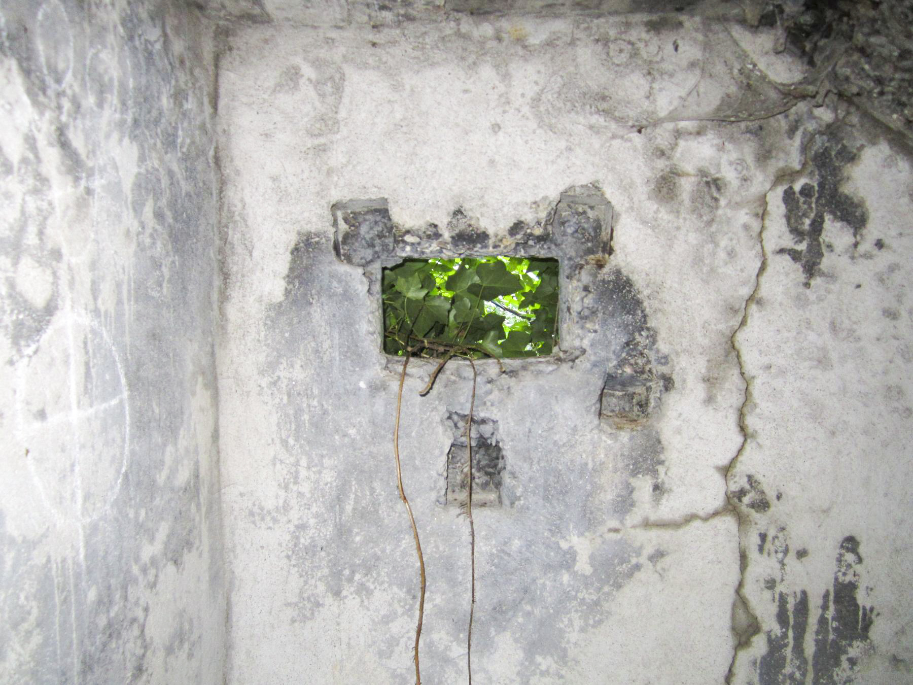 Ligne Maginot - HAUTE DIGUE 4 - (Blockhaus pour arme infanterie) - Créneau latéral droit - G.Fuchs