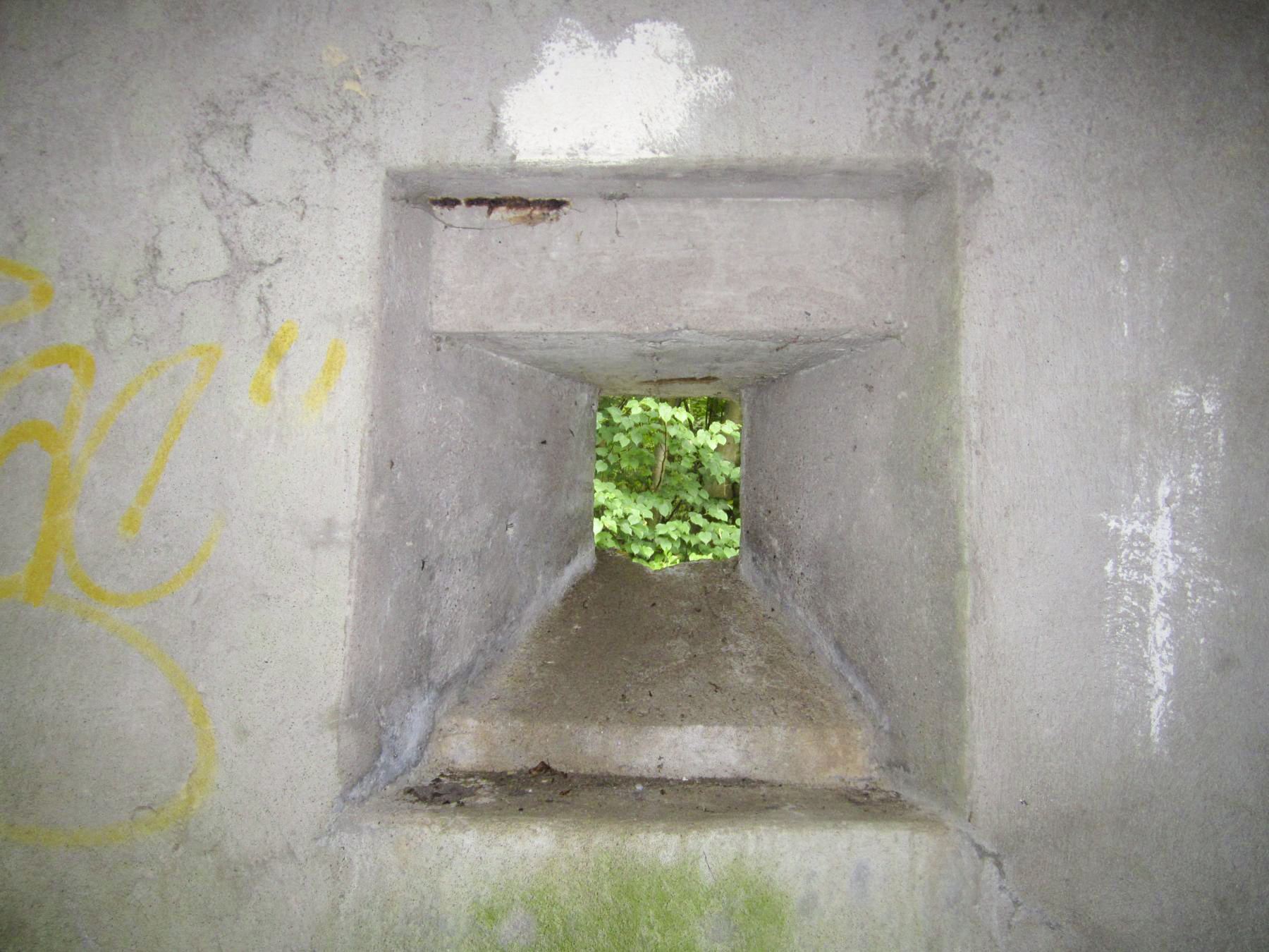 Ligne Maginot - HAUTE DIGUE 8 - (Blockhaus pour arme infanterie) - Créneau frontal de défense rapprochée