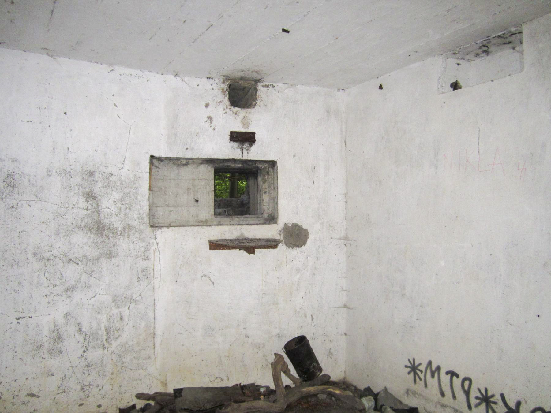 Ligne Maginot - HAUTE DIGUE 7 - (Blockhaus pour arme infanterie) - Chambre de tir
Créneau mitrailleuse gauche