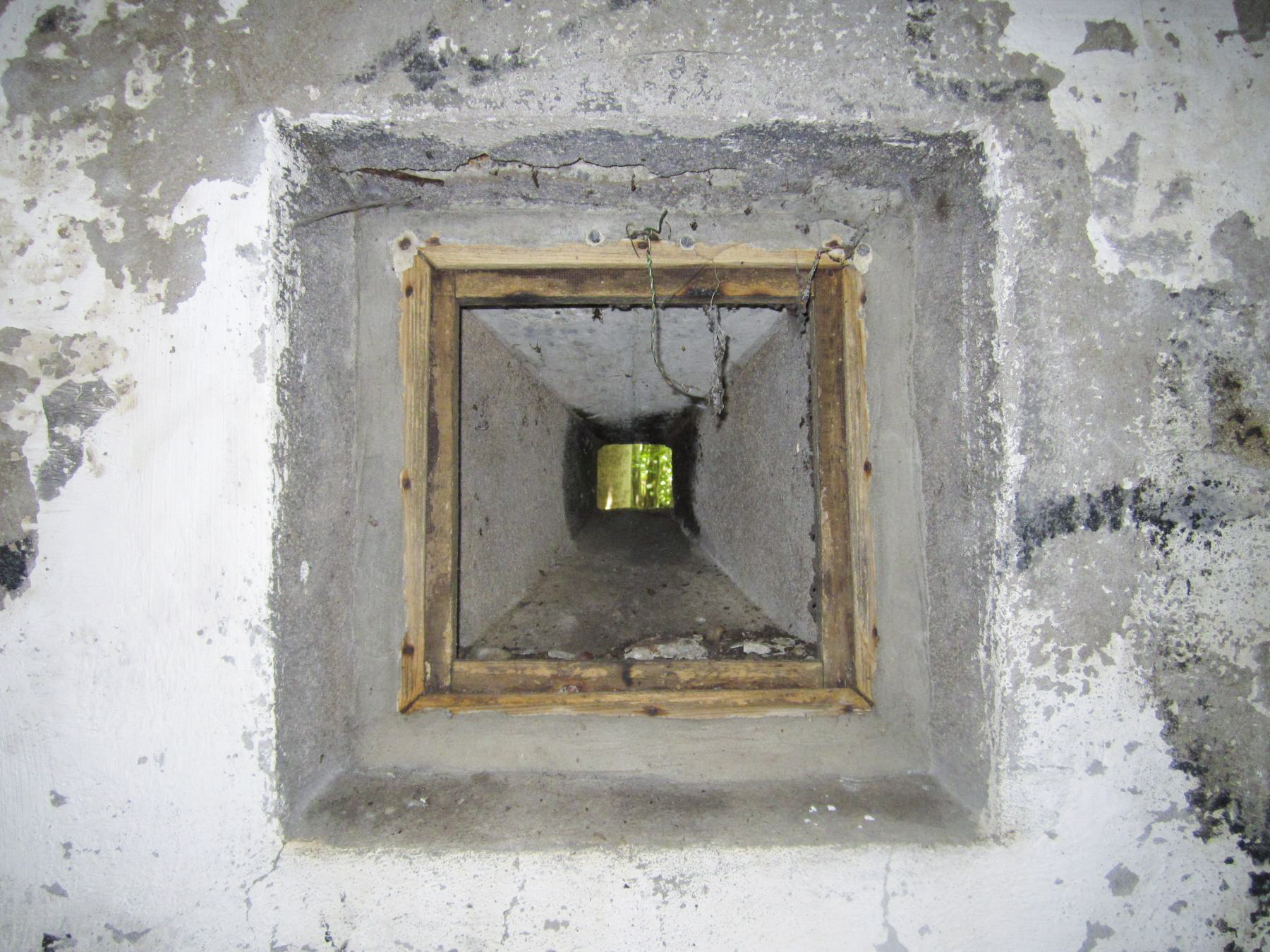 Ligne Maginot - HAUTE DIGUE 9 - (Blockhaus pour arme infanterie) - Créneau de défense rapprochée frontal