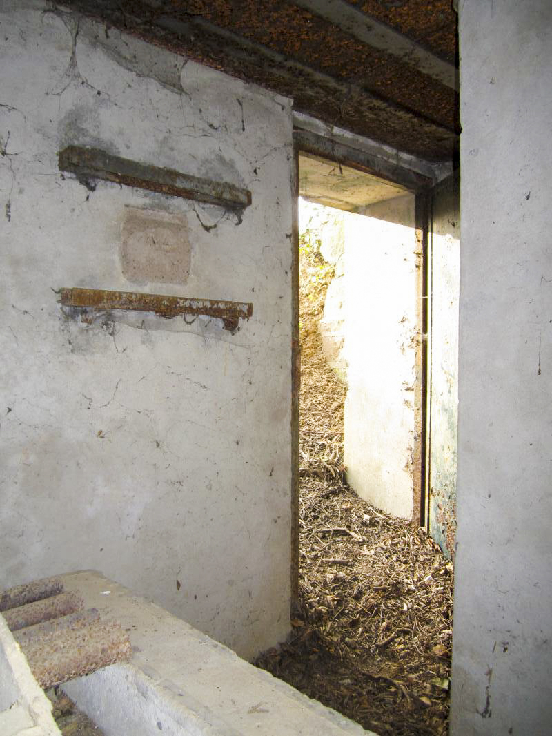 Ligne Maginot - I12 - (Blockhaus pour arme infanterie) - Entrée et créneau de défense rapprochée