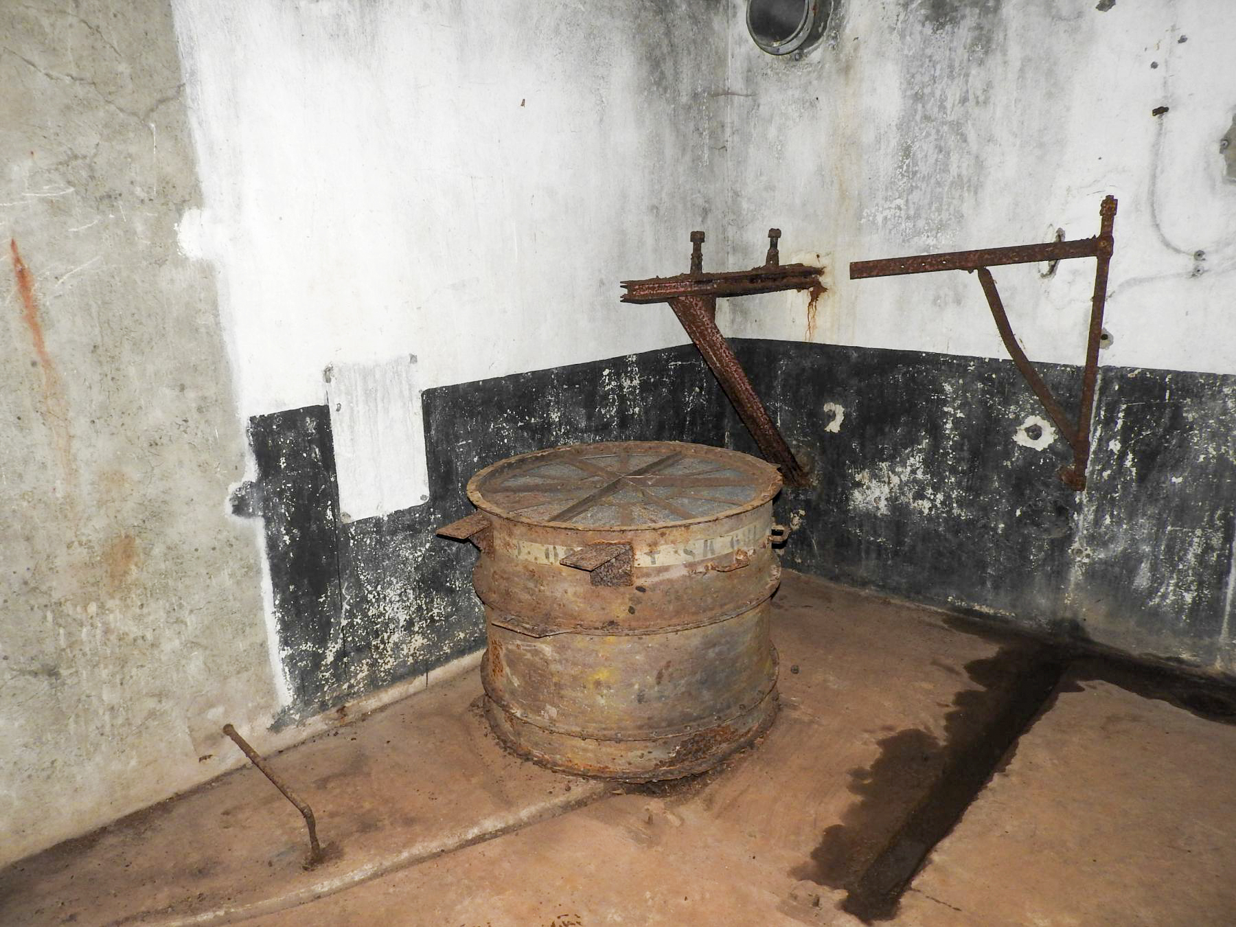 Ligne Maginot - GRAFENWEIHER CENTRE - (Casemate d'infanterie - Simple) - Les restes de la ventilation