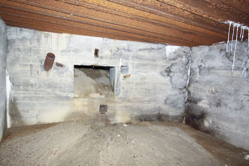 Ligne Maginot - PORT du RHIN Sud 18 ( Blockhaus pour arme infanterie )nord - Chambre de tir antichar Nord