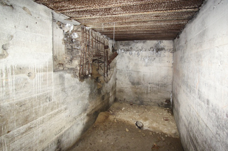 Ligne Maginot - PORT du RHIN Sud 18 ( Blockhaus pour arme infanterie ) - Chambre de tir mitrailleuse Nord