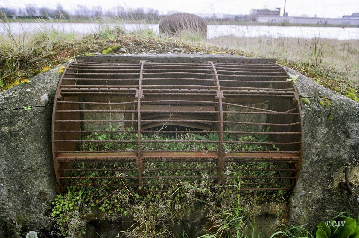 Ligne Maginot - SPORENINSEL - (Casemate d'infanterie - Double) - Prise d'air grillagée