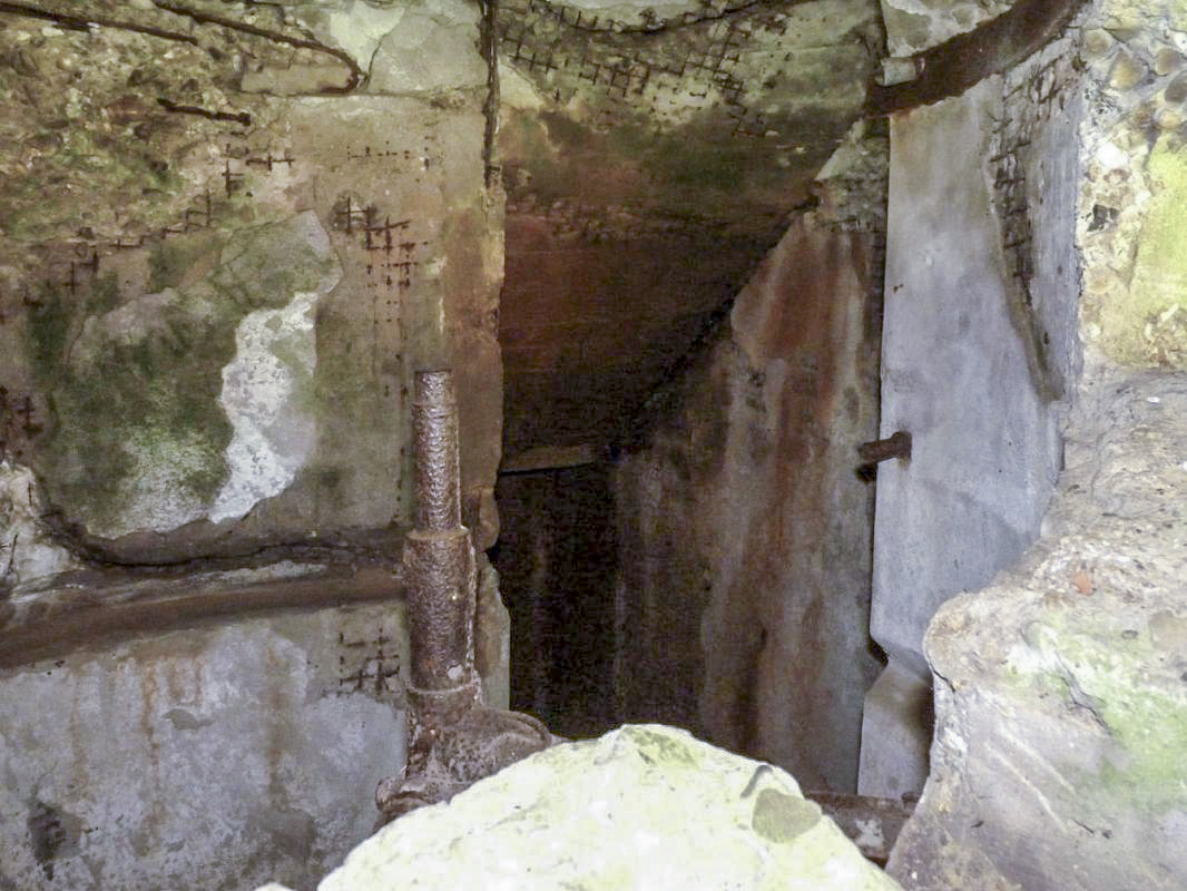 Ligne Maginot - PFAFFENSCHLICK SUD - (Blockhaus pour arme infanterie) - Le support d'arme vu par le créneau