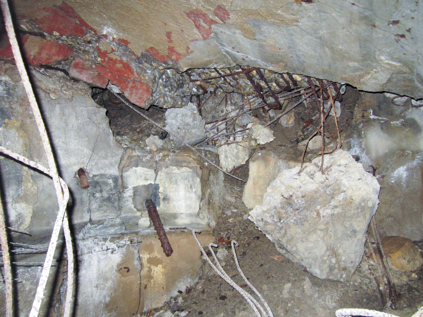 Ligne Maginot - PFAFFENSCHLICK SUD - (Blockhaus pour arme infanterie) - La coupole mitrailleuse sud détruite