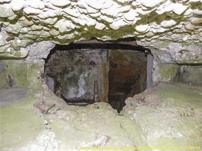 Ligne Maginot - PFAFFENSCHLICK SUD - (Blockhaus pour arme infanterie) - Créneau de la coupole nord
