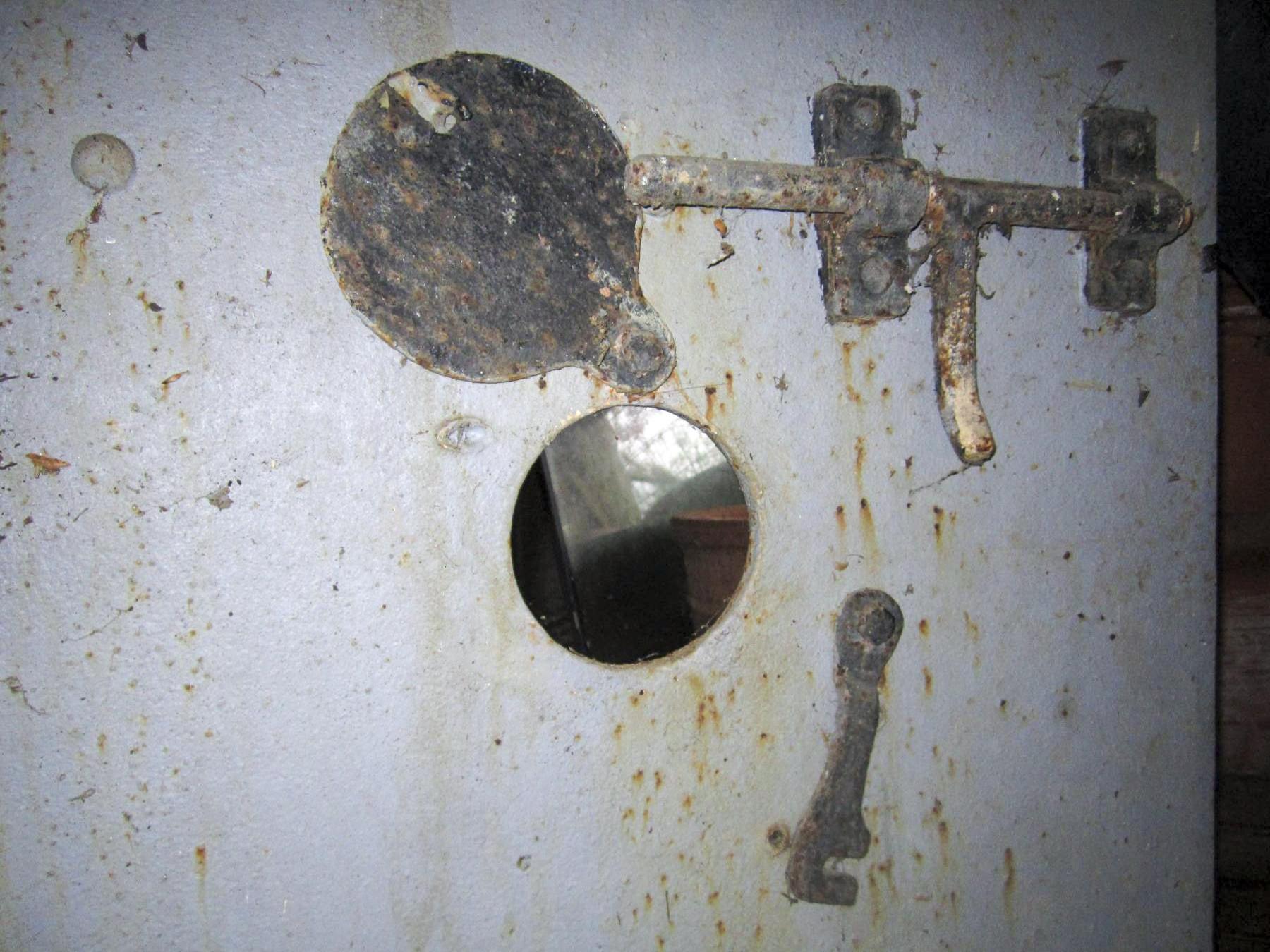 Ligne Maginot - DRACHENBRONN - (Blockhaus pour arme infanterie) - Détail de la porte (œilleton) - Gregory Fuchs