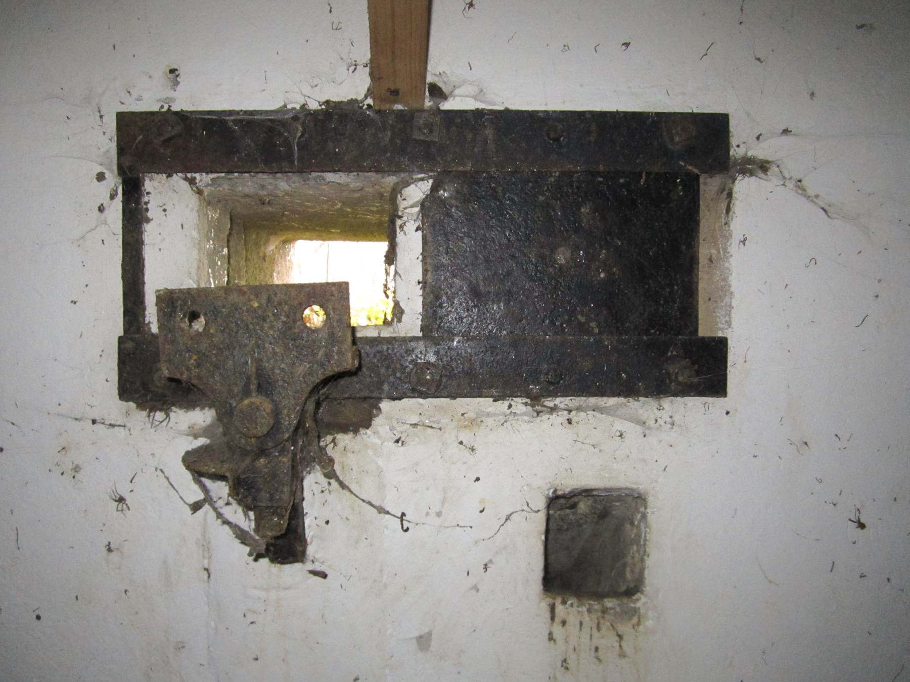 Ligne Maginot - DRACHENBRONN - (Blockhaus pour arme infanterie) - Créneau mitrailleuse de gauche - Gregory Fuchs