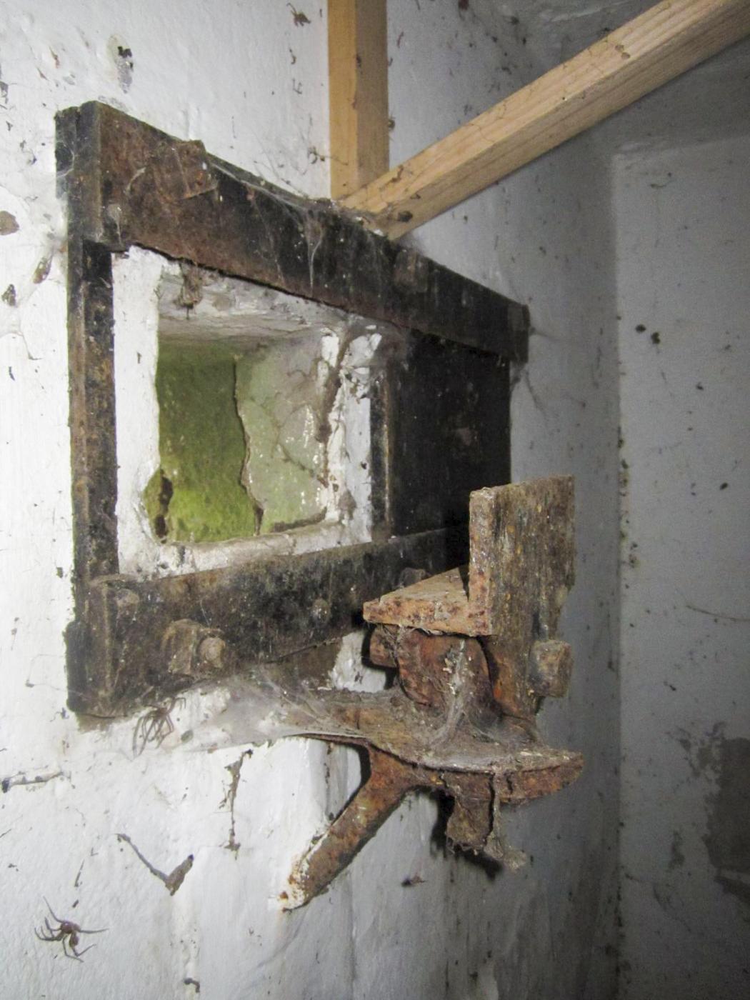 Ligne Maginot - DRACHENBRONN - (Blockhaus pour arme infanterie) - Créneau mitrailleuse de gauche - Gregory Fuchs