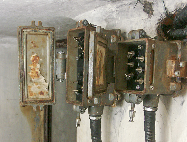 Ligne Maginot - 26T - (Chambre de coupure) - Boites de raccordement d'abonnés dans le couloir de la chambre de coupure
